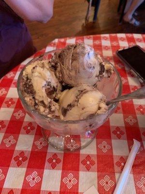 Moose tracks ice cream