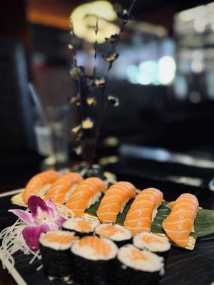 Salmon nigiri platter