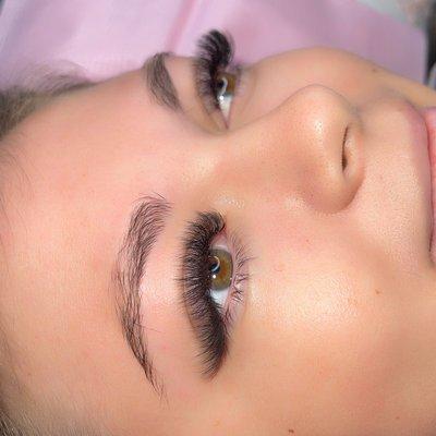 This beautiful hybrid cat eye set by lashes by Kaylee. Come book your appointment today!