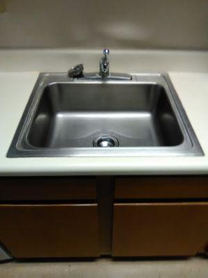 After picture.  Notice the "like new" sheen on BOTH the stainless steel sink AND countertop.  And this was a RENTAL apartment!!