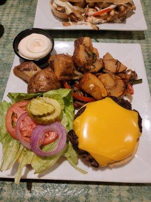 Cheese burger with roasted potatoes