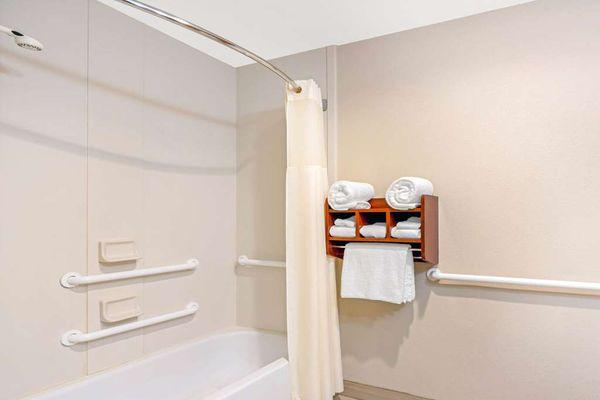 Guest room bath (accessible)