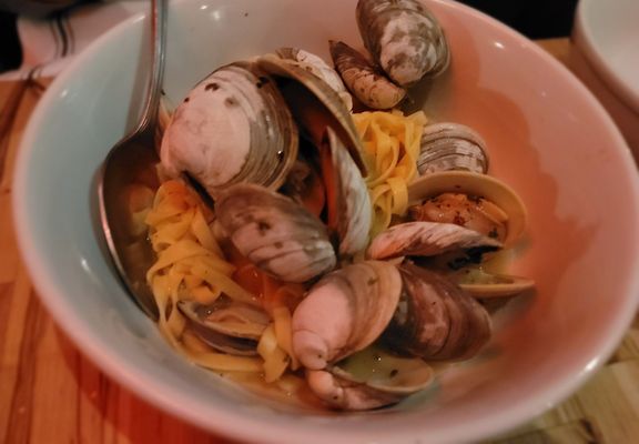 Clams bianco with fettuccine