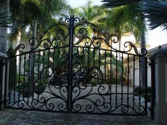 Iron or aluminum gate