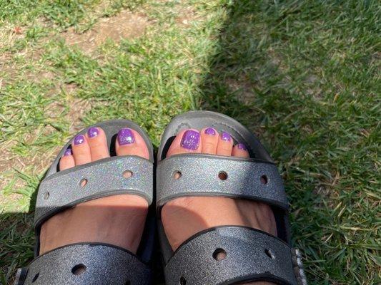 Beautiful sparkly purple toes!