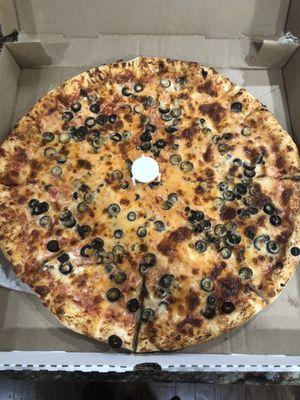 Cheese pizza with olives 12 Cut Original Red