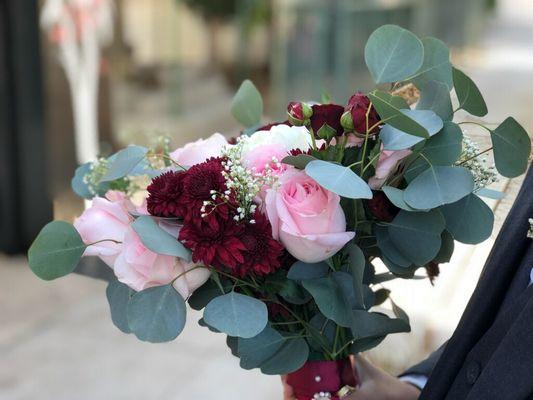 This review is long overdue. I got married in November and did my own centerpieces, bouquet, and boutonniere. Love this place!!!