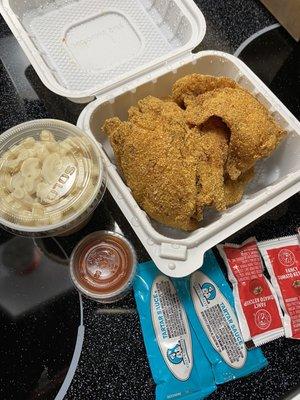 4pc Catfish with a side of macaroni salad