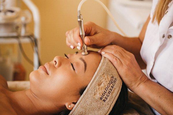 Microdermabrasion facial