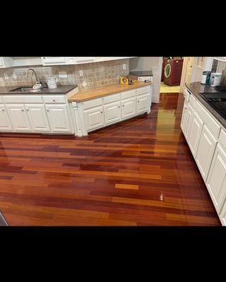 -cleaned floors / polished upon request