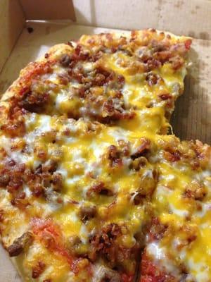 Cheeseburger pizza. Hamburger and bacon :-)