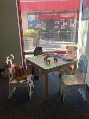 Kid's play table