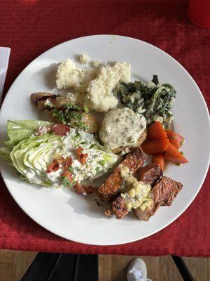 Our final plate. So many good things to eat. The steak, of course, but the crostini was our favorite. Second was the crab crake.