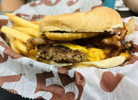 It's kinda the everything burger (bacon, chili, cheese, and onion rings). My husband loved it!