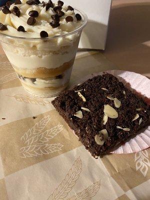 Cannoli cake cup & chocolate almond strawberry bar