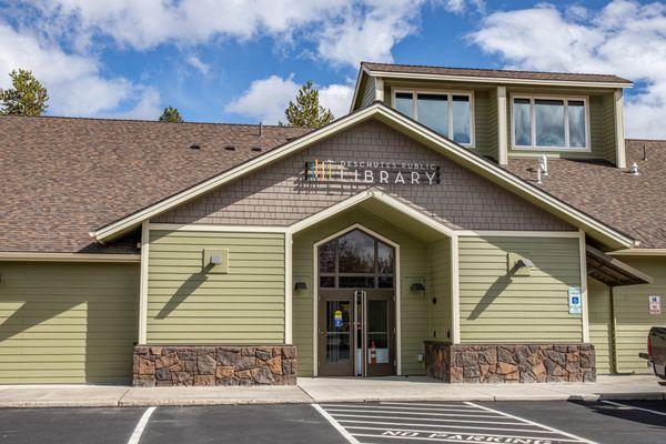 Exterior front entrance at La Pine Library.