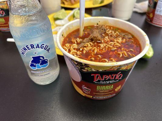 Mineragua & Ramen Birria