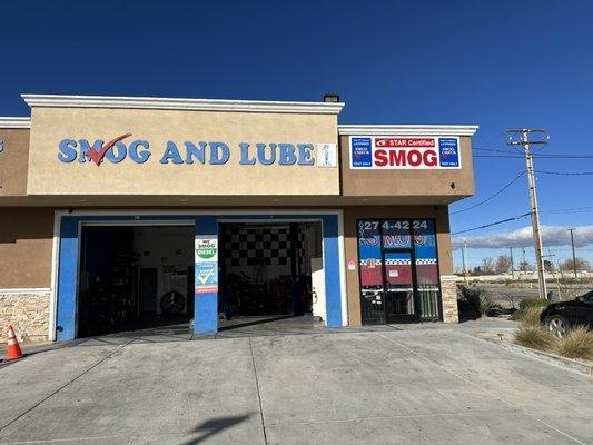 Store front of Smog And Lube show