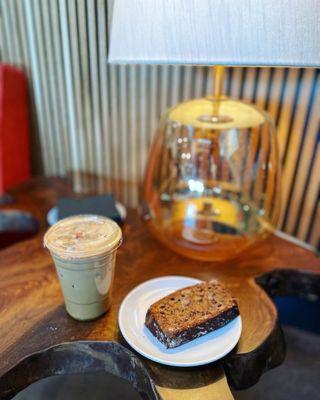 Cajeta latte & banana bread