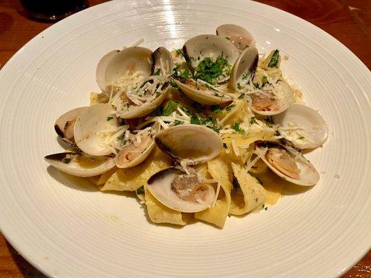 Carbonara con Vongole - Clams, Prosciutto, eggs, Kale, Pasta