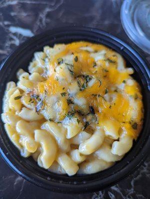 Mac and cheese side to go