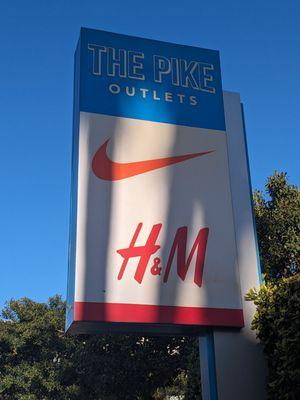 H&M at The Pike Outlets