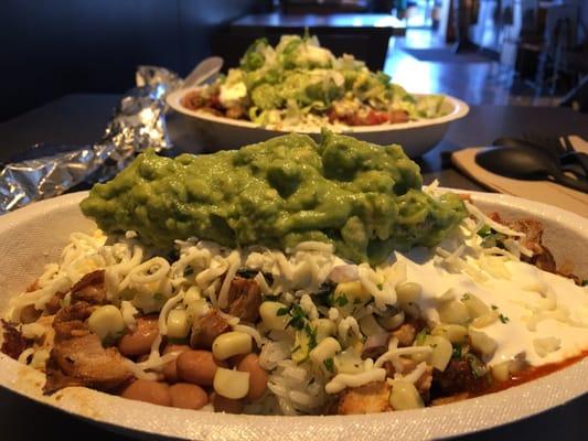 My bowl has, white rice, chicken, pinto beans, spicy salsa, corn salsa, cheese, sour cream, and guac. Guac is extra but way worth it.