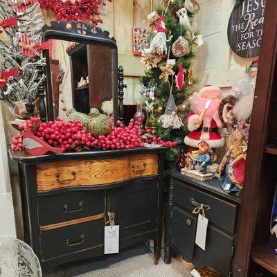 Farmhouse black with Christmas decor.