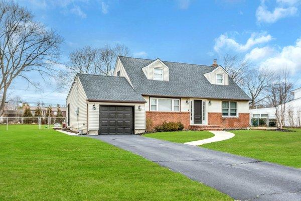 11 Magenta Lane East Northport NY Commack Schools
 Beautiful Completely Updated Home!