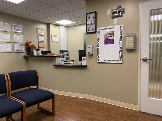 Front desk where awesome Carmen sits.