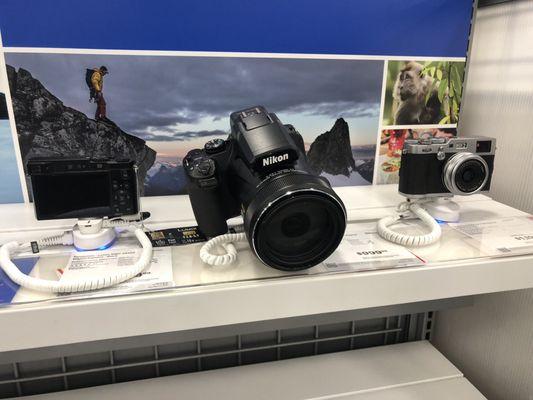 The Nikon COOLPIX P1000 in the center of this display, a gargantuan of camera. Would be lovely to get this 1 day. (5/10/2019)