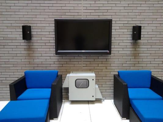 OUTDOOR/ROOFTOP TV WITH COMPONENTS IN WEATHERPROOF BOX BELOW