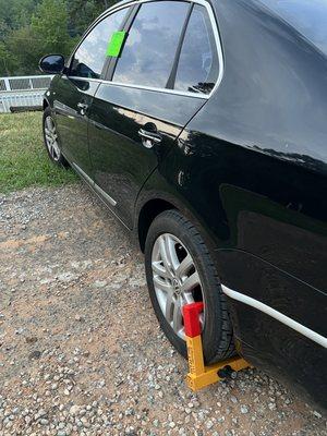 A paying guest's car was locked.