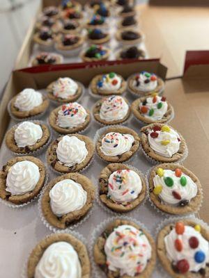 Party tray frosted cookie cups