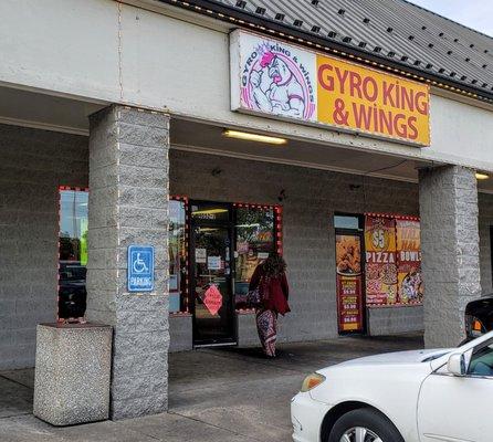 Storefront for Gyro King and Wings