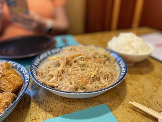 Taiwanese RN7. Taiwan Style Rice Noodle with Chicken