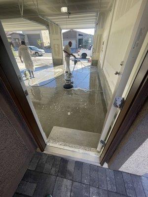 Preparing an epoxy garage floor coating