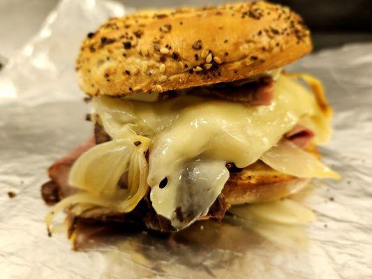 Roastbeef with melted Swiss Cheese and Caramalized white Onion.