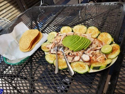 Marisco plate, octopus, imitation crab, fisch & shrimp in a mixture topped w. avocado. Super fresh & just the right flavor!