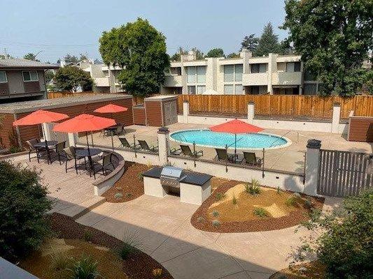 sparkling pool at 100 Union Ave Apartments