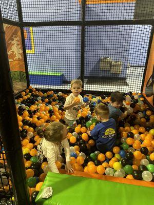 Toddler ball pit