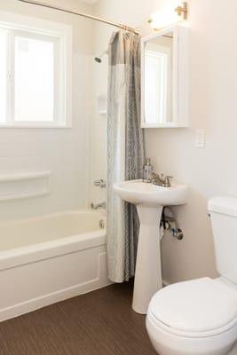 Brentwood Bathroom - Templeton Property Management, NFN Investments