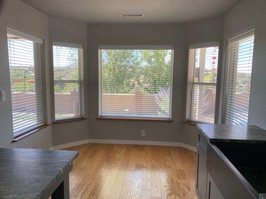 Kitchen alcove.