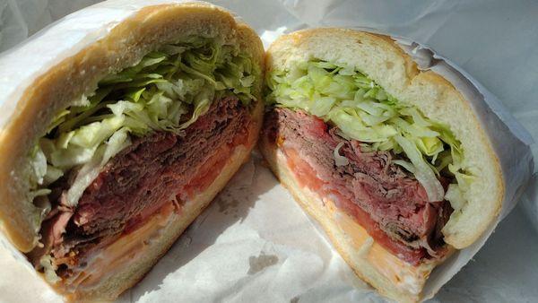 Spicy roast beef: cheddar, lettuce, tomato, horseradish