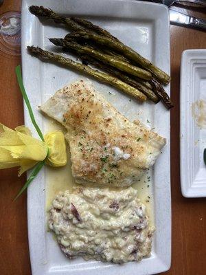 Baked cod with Cajun mashed potatoes & asparagus