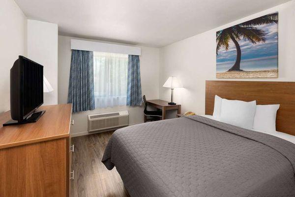 Days Inn By Wyndham Biloxi Beach