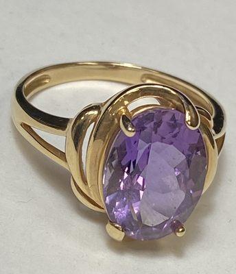 14k Yellow Gold Oval 4.0ct Amethyst Solitaire Ring Size 10.25. Vibrant.