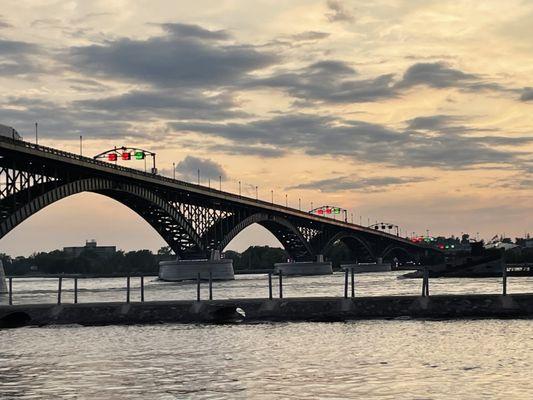 Peace bridge to Canada