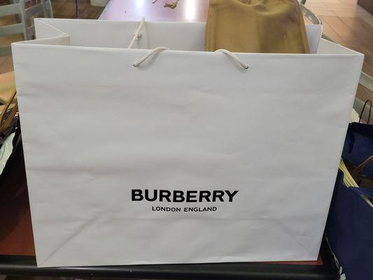 @Burberry Las Vegas Premium Outlet Mall; 11/26/2022. Mele Kalikimaka, MOM!! 2 items in my Burberry Pkg.