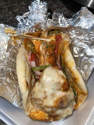 #10 Buffalo Chicken Pita (cheese pull) | Instagram @Kurlykonnoisseur